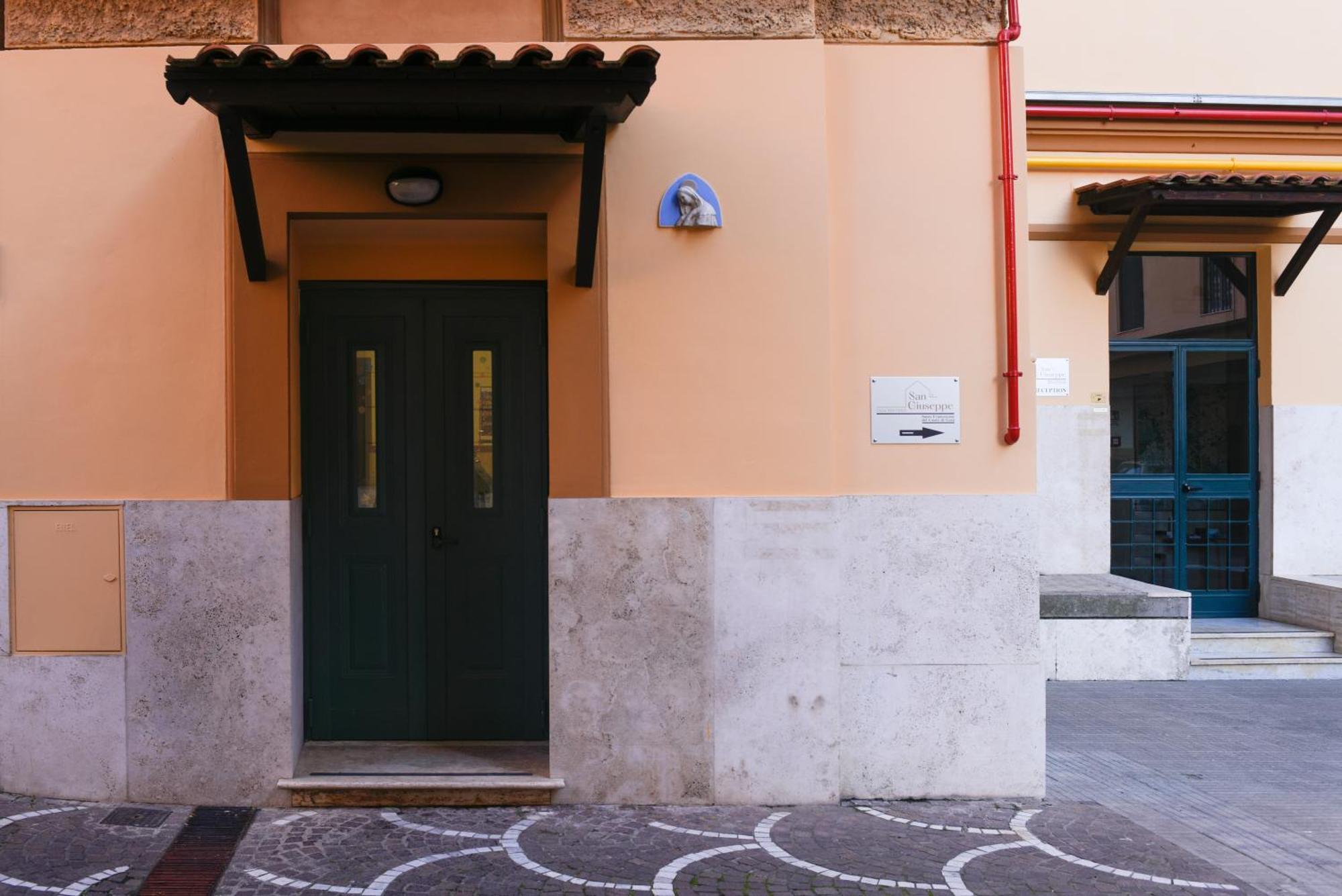 Casa San Giuseppe Hotel Rome Exterior photo